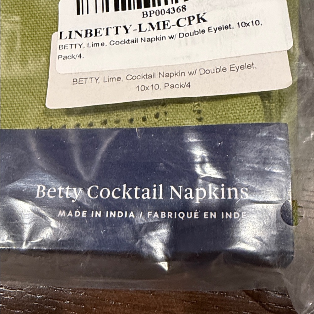 8 NIB Gorgeous Cloth Cocktail Napkins With An Eyelet Design - Picture 4 of 8